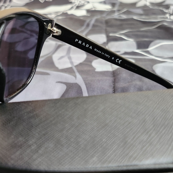 PRADA SUNGLASSES - Picture 3 of 8
